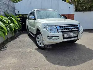 Mitsubishi Montero GLS Fully loaded 2015