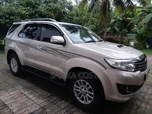 Toyota Fortuner V Grade 2013