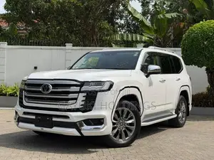 Toyota Land Cruiser Sahara Modelista 2024