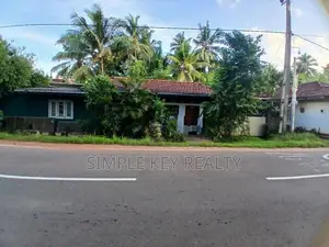 Commercial Property for Sale in Gampaha Miriswatta Wathuregama Road