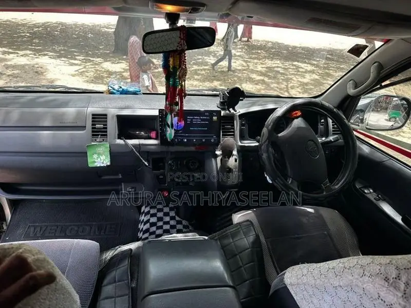 Toyota KDH High Roof 2011