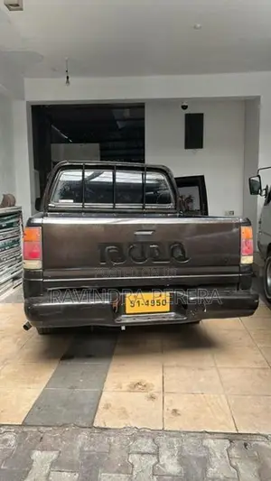Isuzu 1990