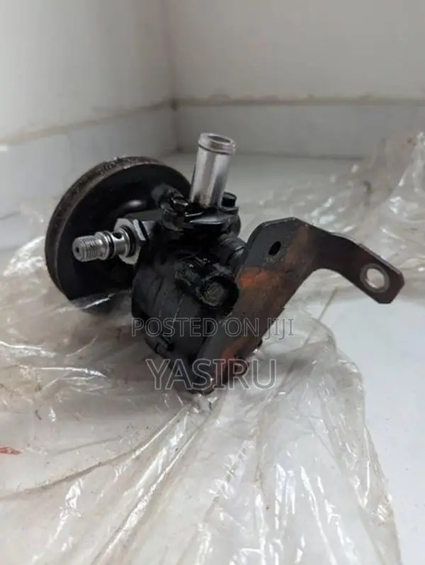 Nissan Vanette Power steering pump