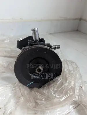 Nissan Vanette Power steering pump
