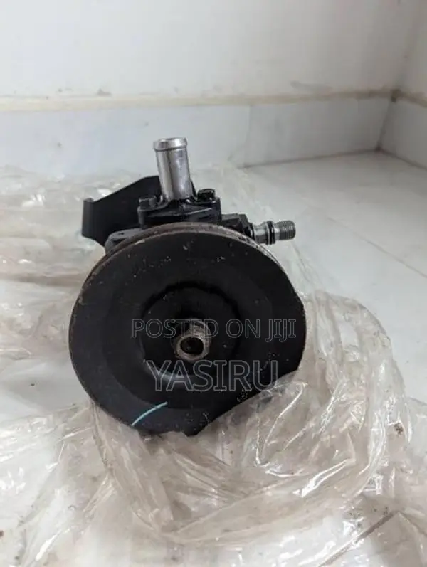 Nissan Vanette Power steering pump