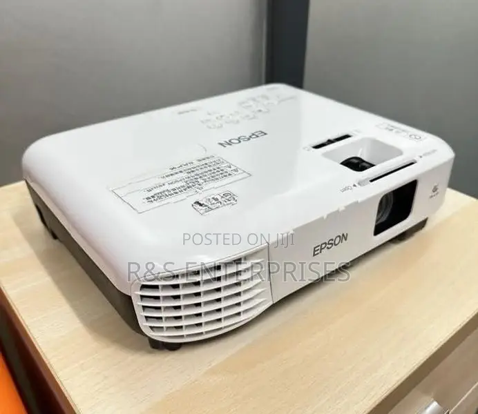 Epson EB-E12 Projector