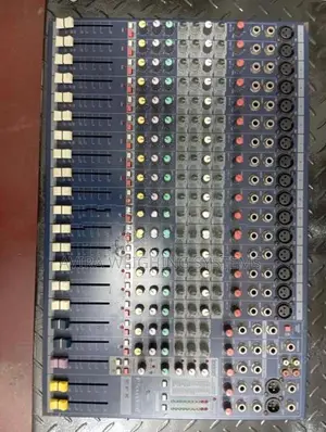 16 chanal soundcraft audio mixer
