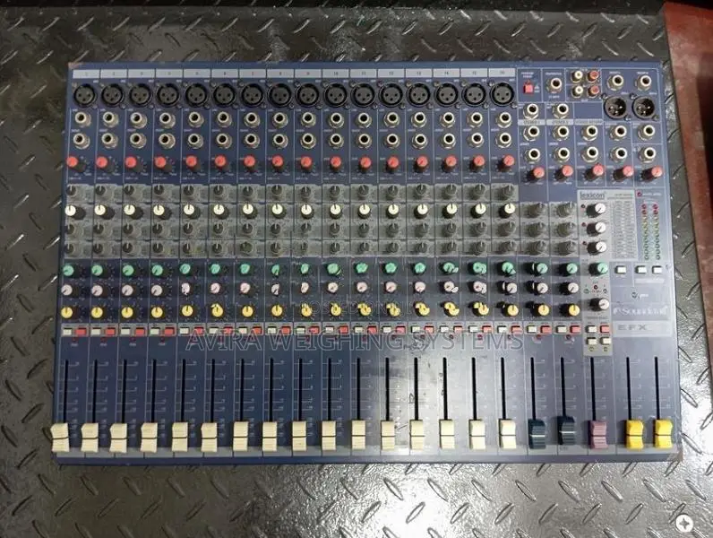16 chanal soundcraft audio mixer