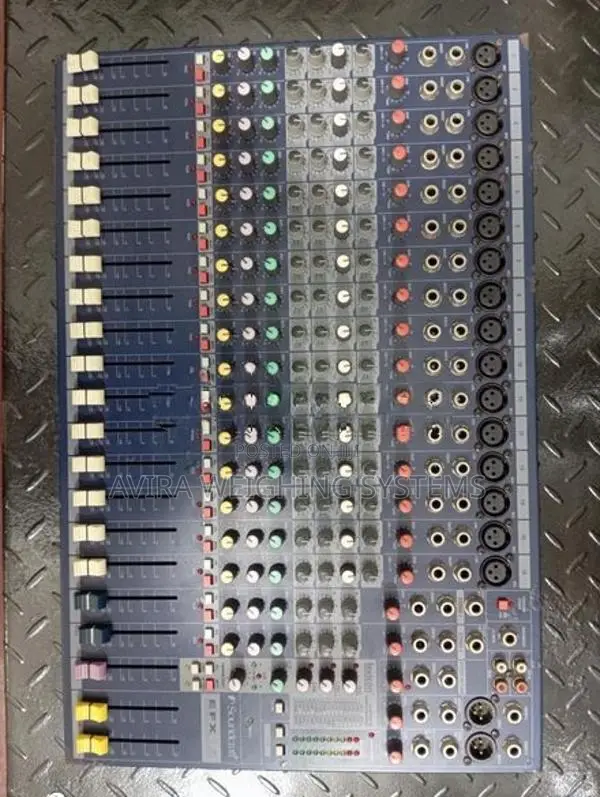 16 chanal soundcraft audio mixer