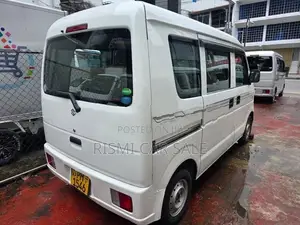 Suzuki Every 2012