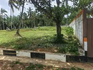 වටිනා ඉඩමක් යක්කල