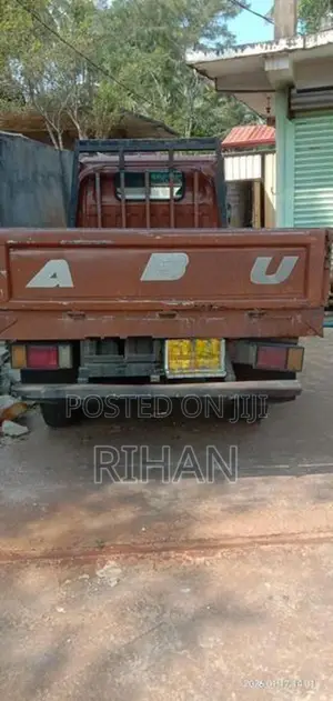 Isuzu 28 lorry 1977