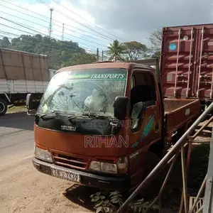 Isuzu 28 lorry 1977