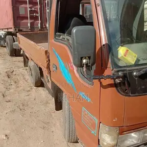 Isuzu 28 lorry 1977