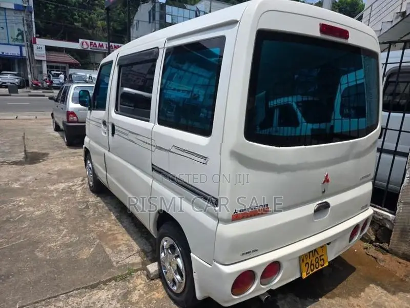 Mitsubishi Minicab 1999