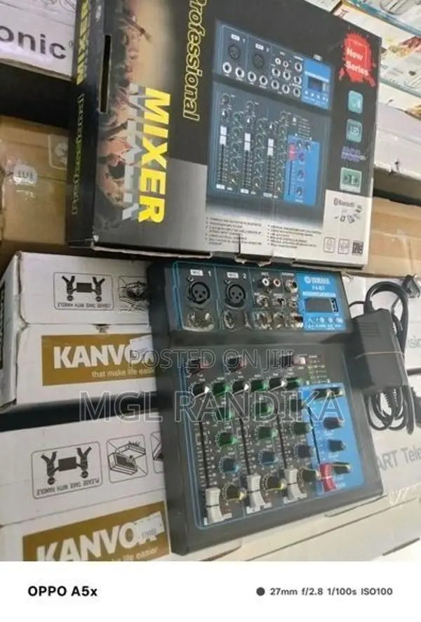 Yamaha 4 Chanal Mixer