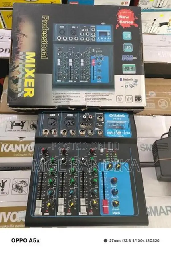Yamaha 4 Chanal Mixer