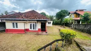 Land with House for Sale in Piliyandala