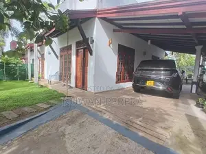 Piliyandala Dampe 3br house with 2 parking slots for sale