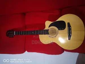 Mavis Guitar