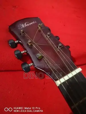 Mavis Guitar