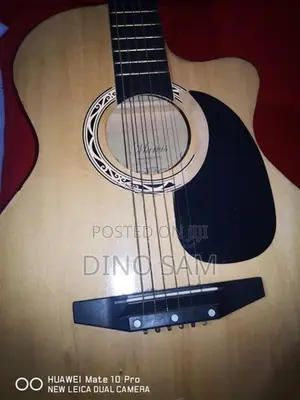 Mavis Guitar