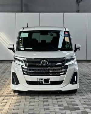 Toyota Roomy Custom GT 2025