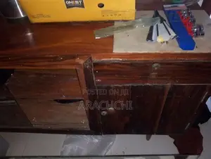 මහෝගනී කැබිනට්