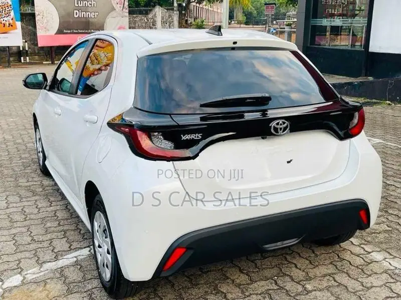 Toyota Yaris Black ED 4 Way Cam 2026