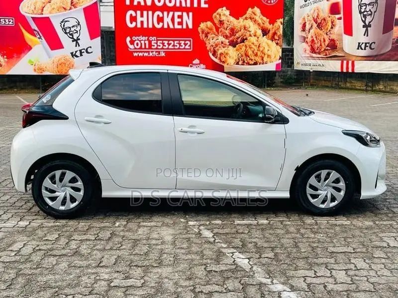 Toyota Yaris Black ED 4 Way Cam 2026