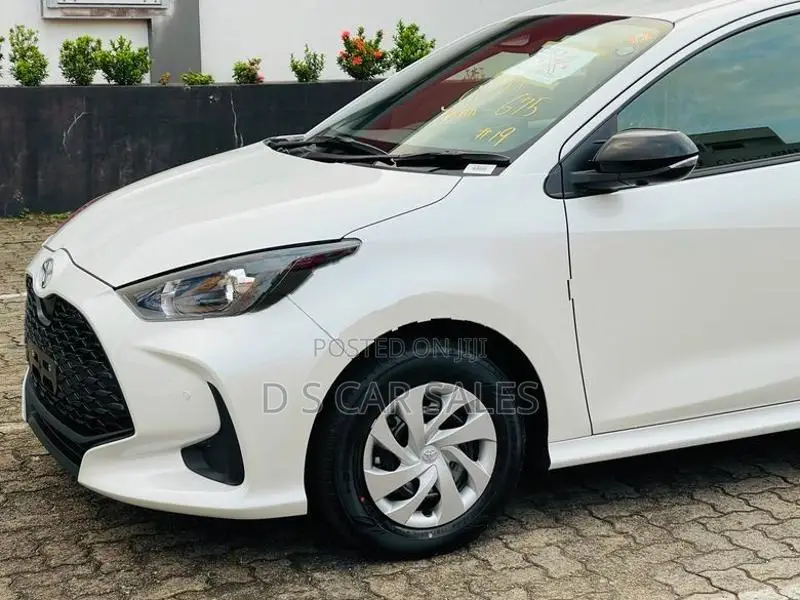Toyota Yaris Black ED 4 Way Cam 2026