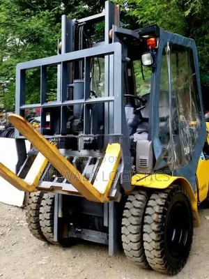 Komatsu FD30 Forklift