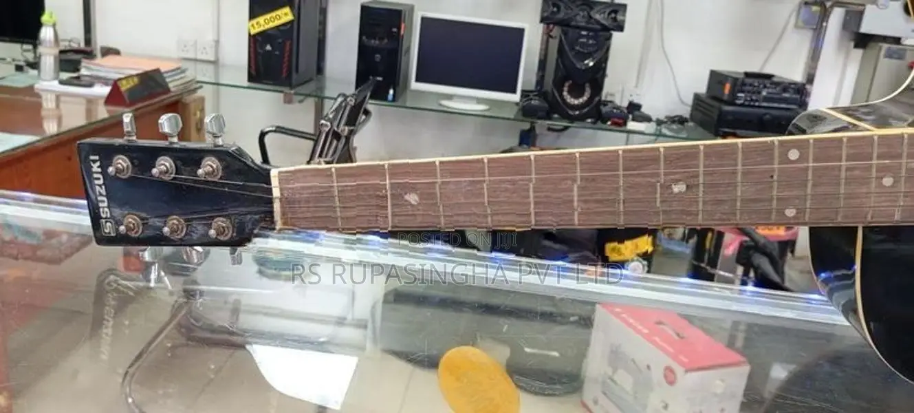 Suzuki Box Guitar