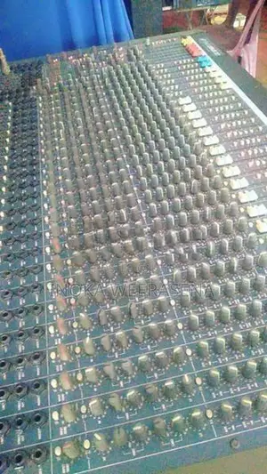 Soundcraft Live 42 Mixer
