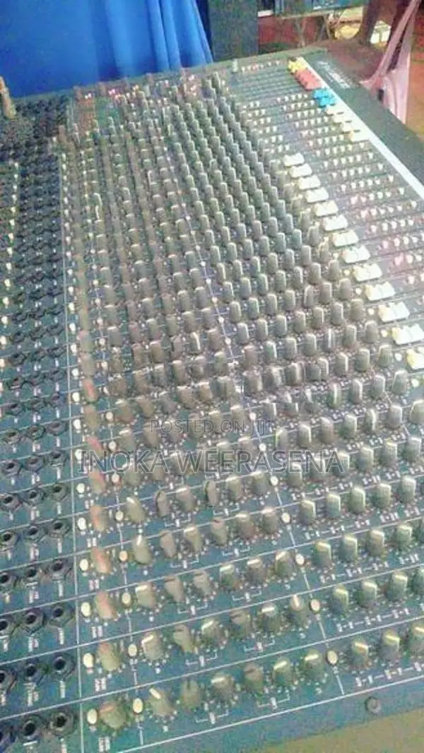 Soundcraft Live 42 Mixer