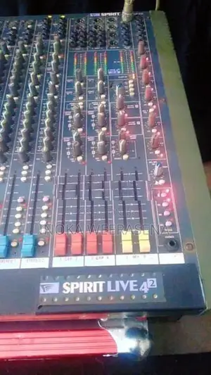 Soundcraft Live 42 Mixer