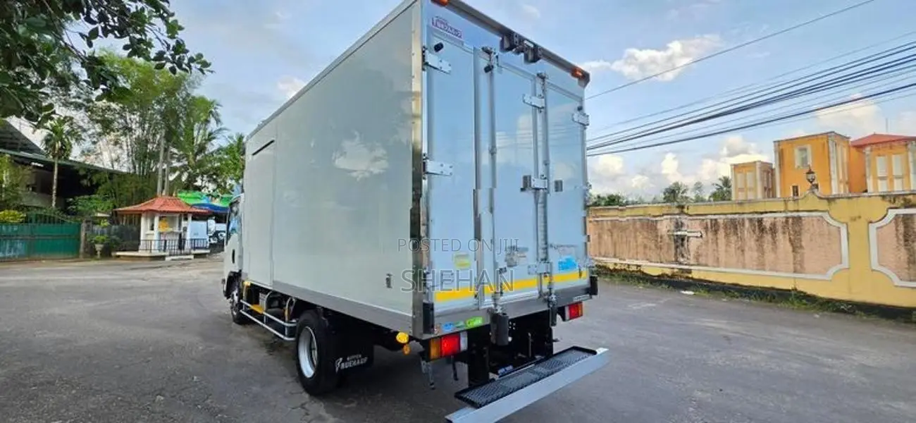 Isuzu Elf Freezer truck 14.5FT 2019