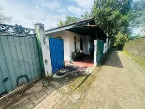 ( YS-1079)Valuable Residential Bare Land With House Sale in Kottawa