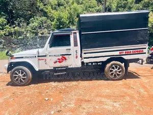 Mahindra Bolero Maxitruck 2012