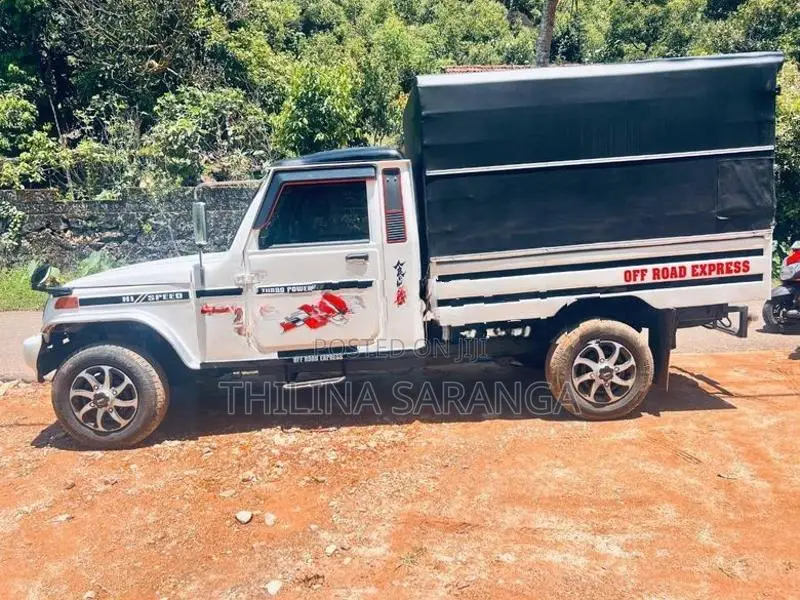 Mahindra Bolero Maxitruck 2012