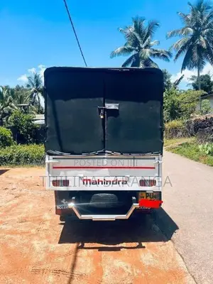 Mahindra Bolero Maxitruck 2012