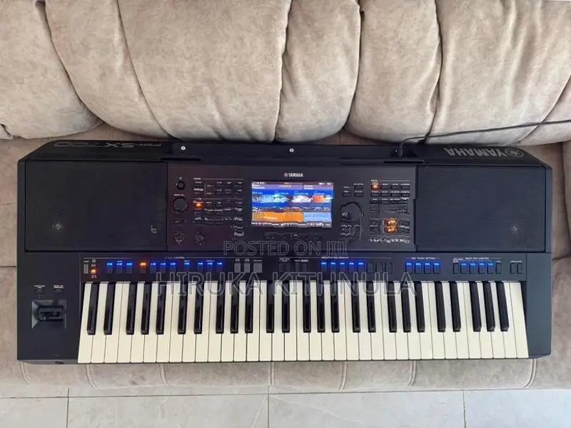 Yamaha PSR SX700 Keyboard