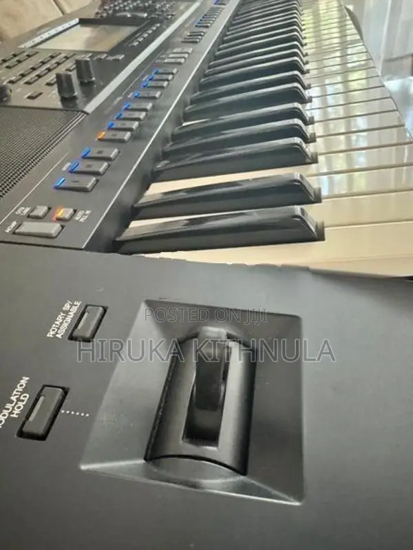 Yamaha PSR SX700 Keyboard