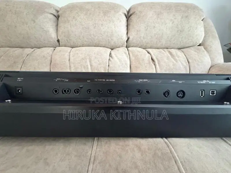 Yamaha PSR SX700 Keyboard