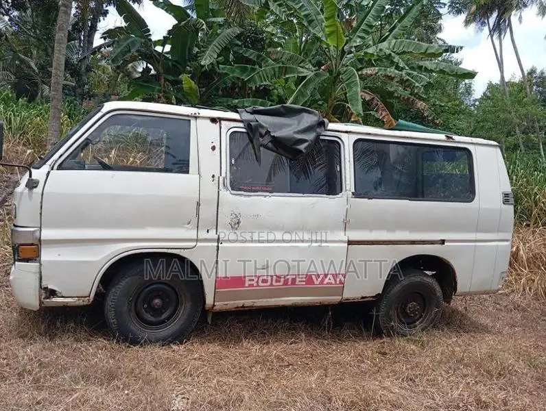 Isuzu Elf 1986