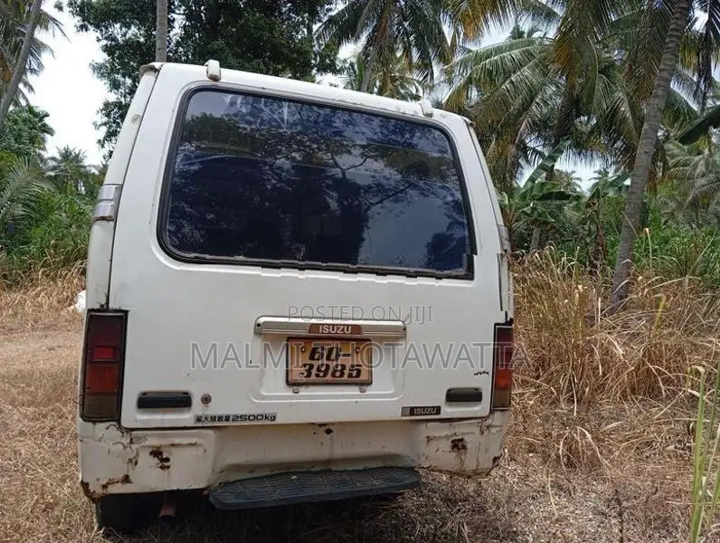Isuzu Elf 1986