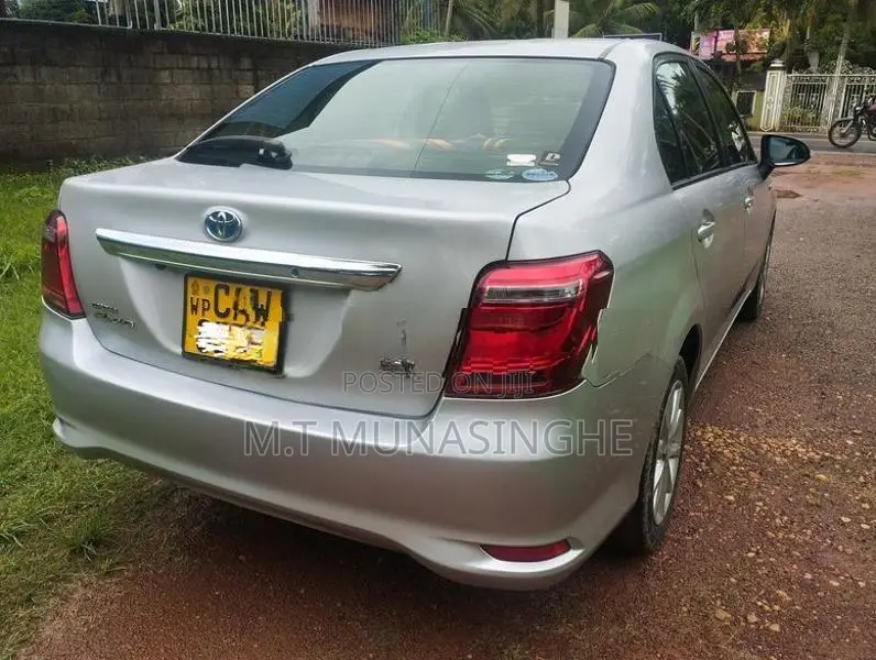 Toyota Axio Hybrid G Grade 2017