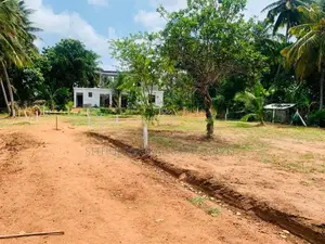 අනුරාධපුර ඉඩමක් පූජා නගරයට කිට්ටුවෙන්