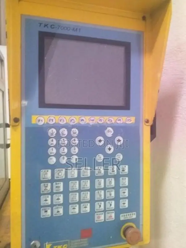vertical injection moulding machine