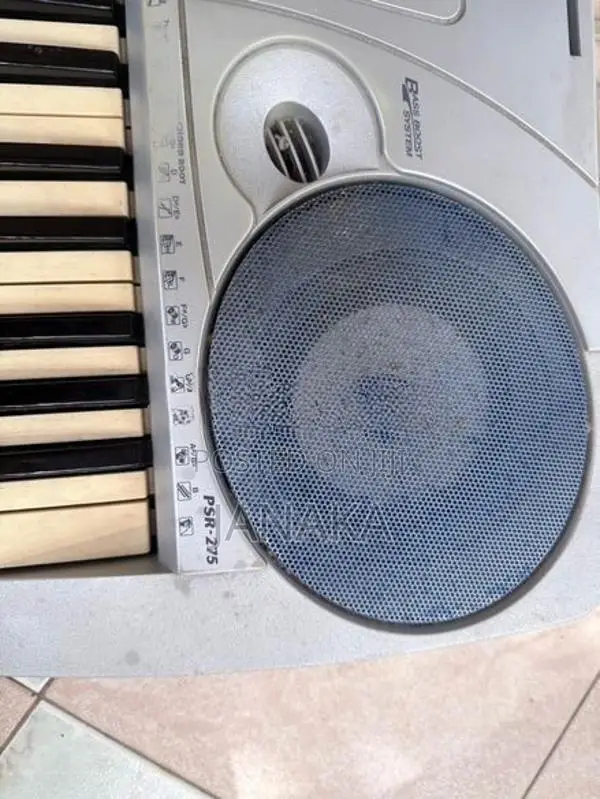 YAMAHA PSR 275 keyboard